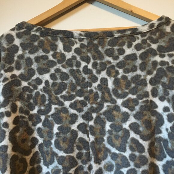 Made in Canada Jaguar Print Soft Dolman Sleeve Top - Small - Picture 6 of 15